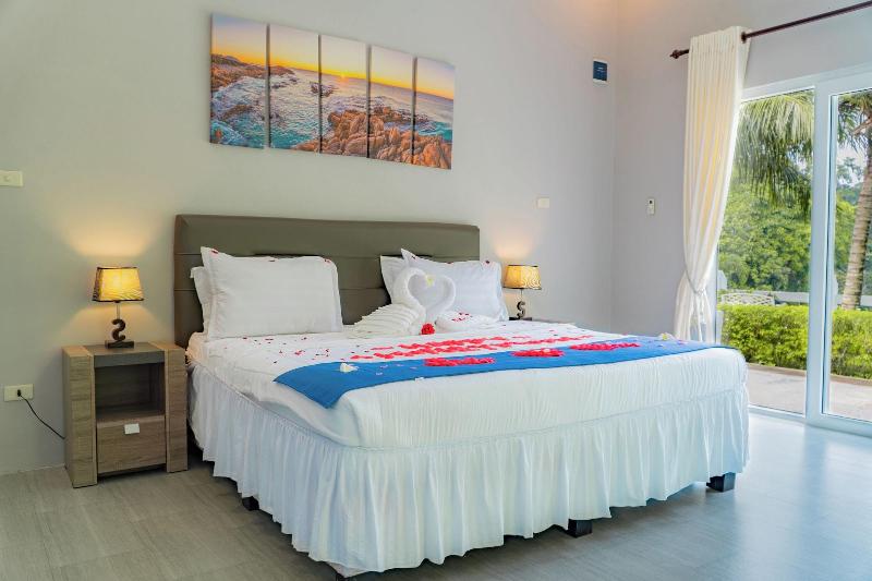 The Hawk's Nest Resort image