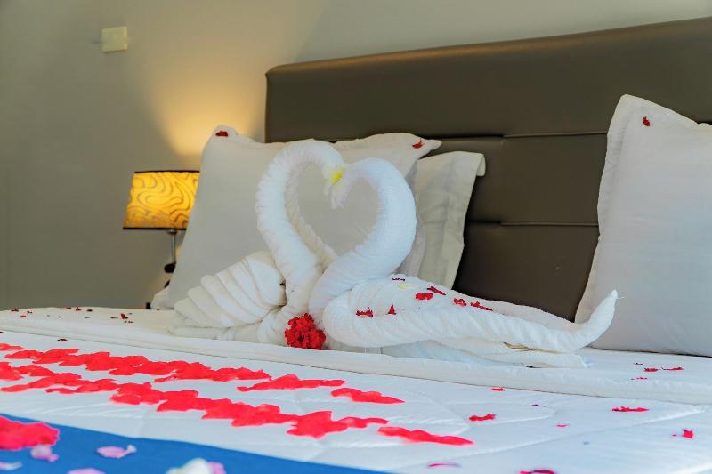 The Hawk's Nest Resort image