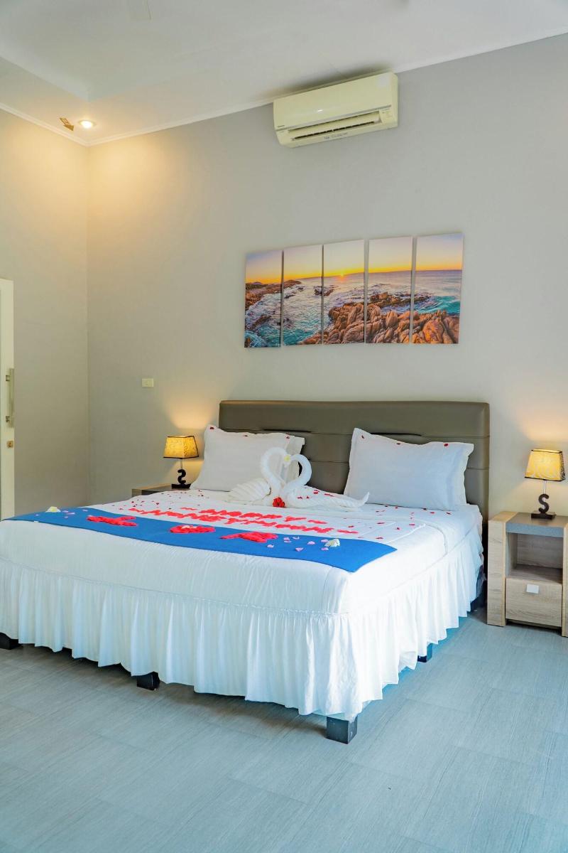 The Hawk's Nest Resort image