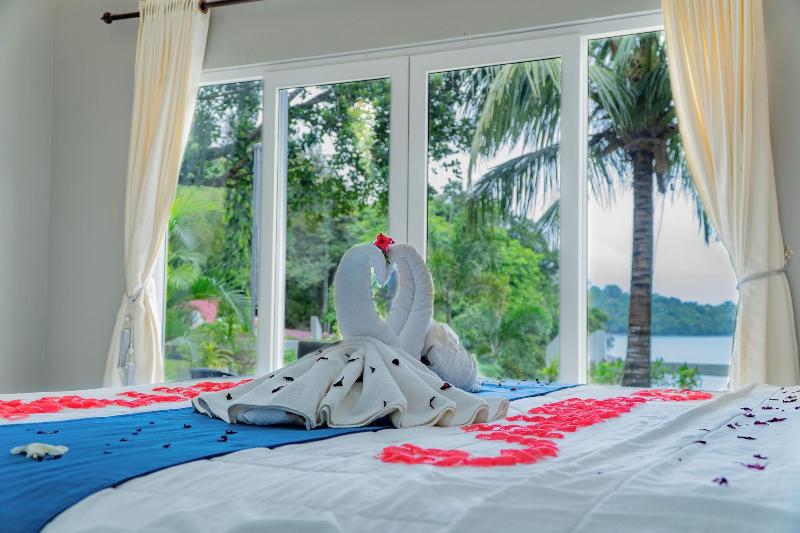 The Hawk's Nest Resort image
