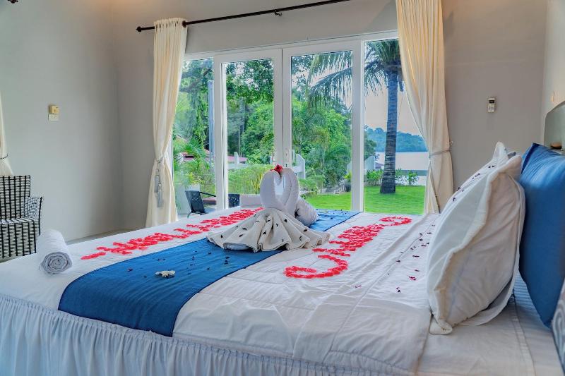 The Hawk's Nest Resort image