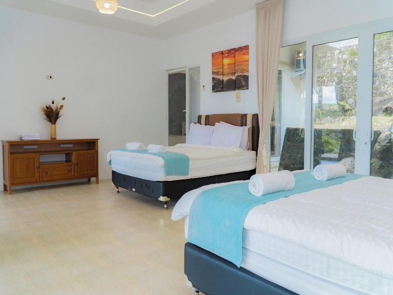 The Hawk's Nest Resort image