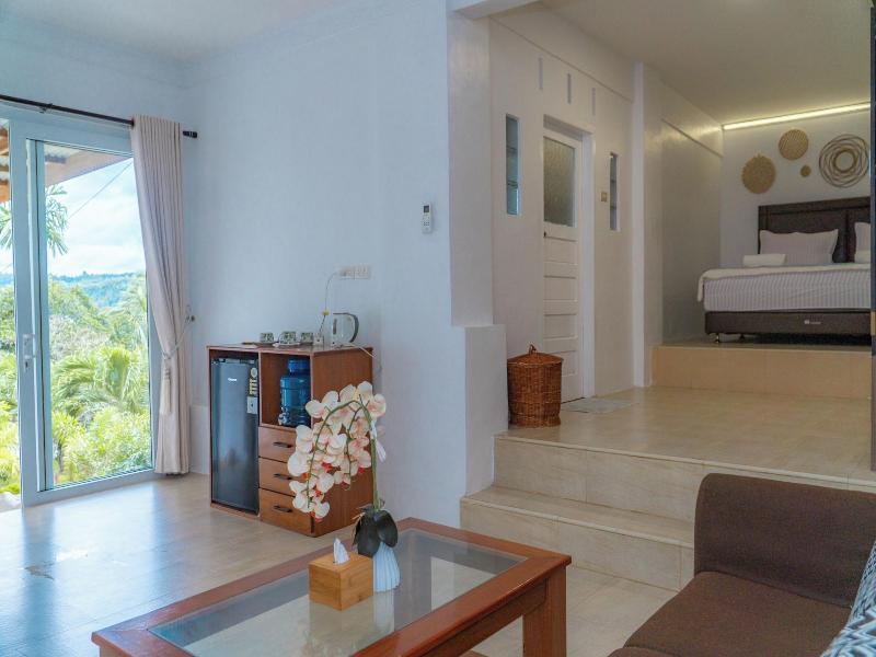 The Hawk's Nest Resort image