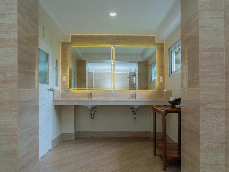 The Hawk's Nest Resort image