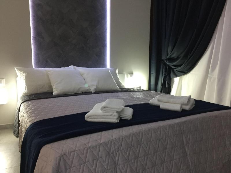Turin Central Rooms image