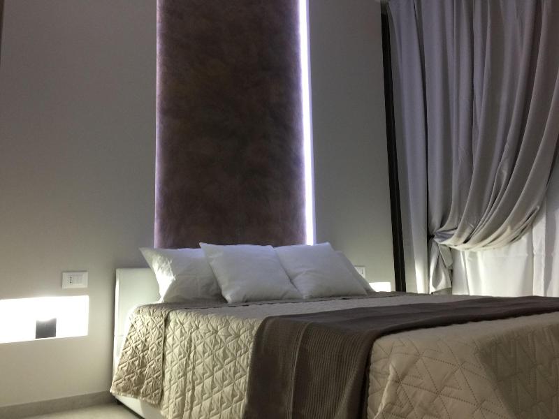 Turin Central Rooms image