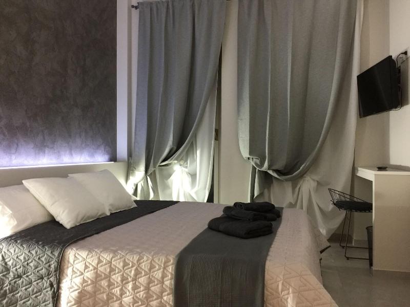 Turin Central Rooms image