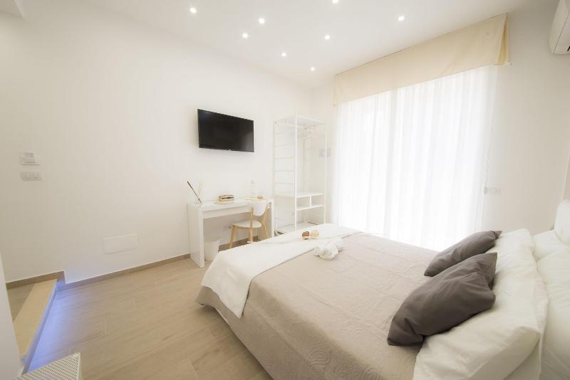 B&B Chérie - Centro di Salerno image