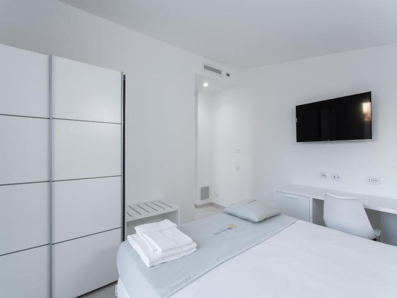 Th Collection Rooms image