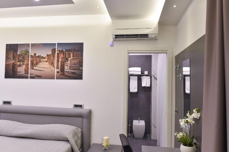 Pompei Inn Ruins Luxury Suites image