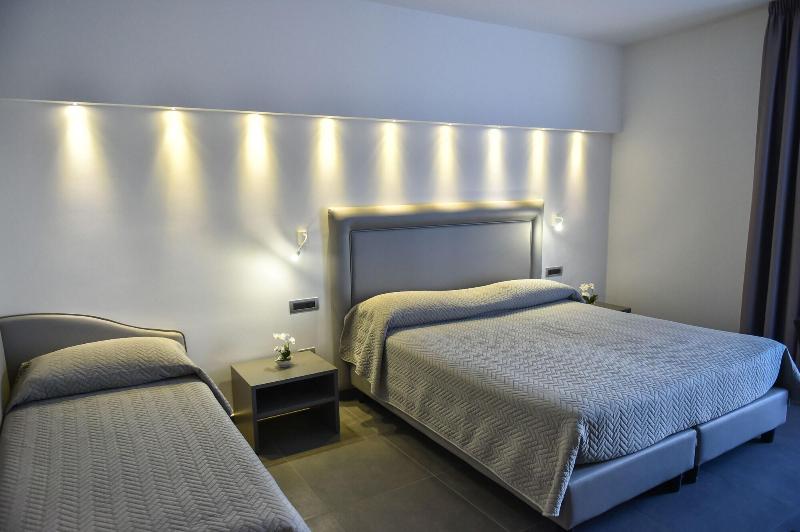 Pompei Inn Ruins Luxury Suites image