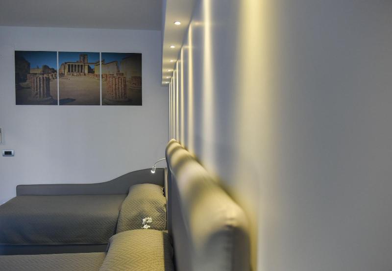 Pompei Inn Ruins Luxury Suites image