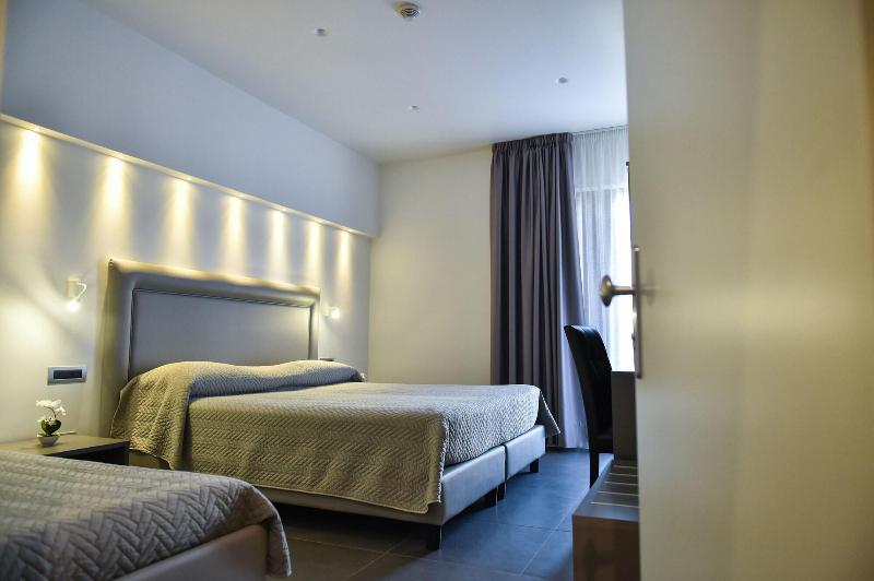 Pompei Inn Ruins Luxury Suites image