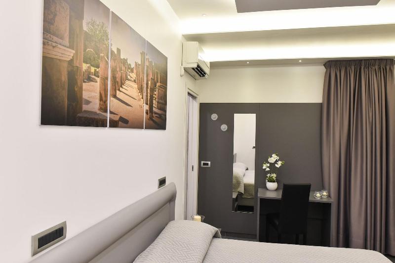 Pompei Inn Ruins Luxury Suites image