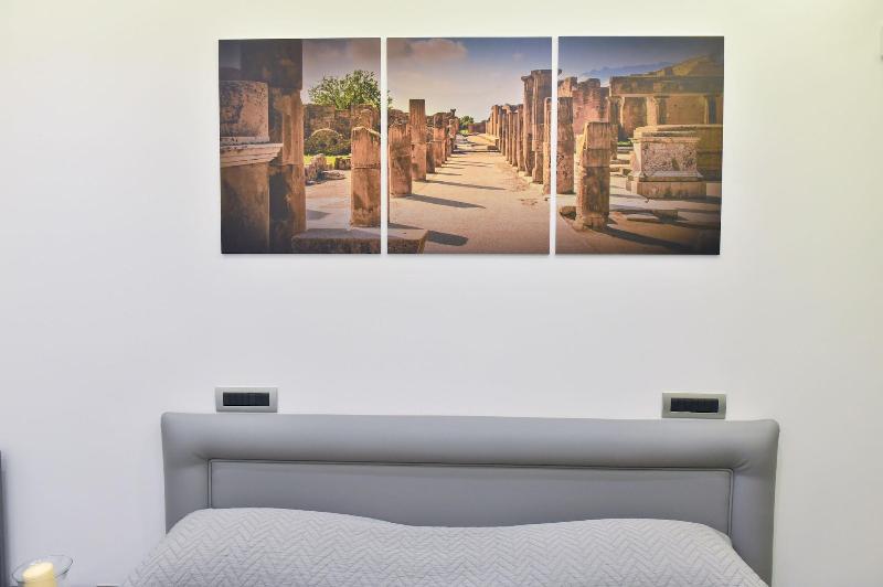 Pompei Inn Ruins Luxury Suites image