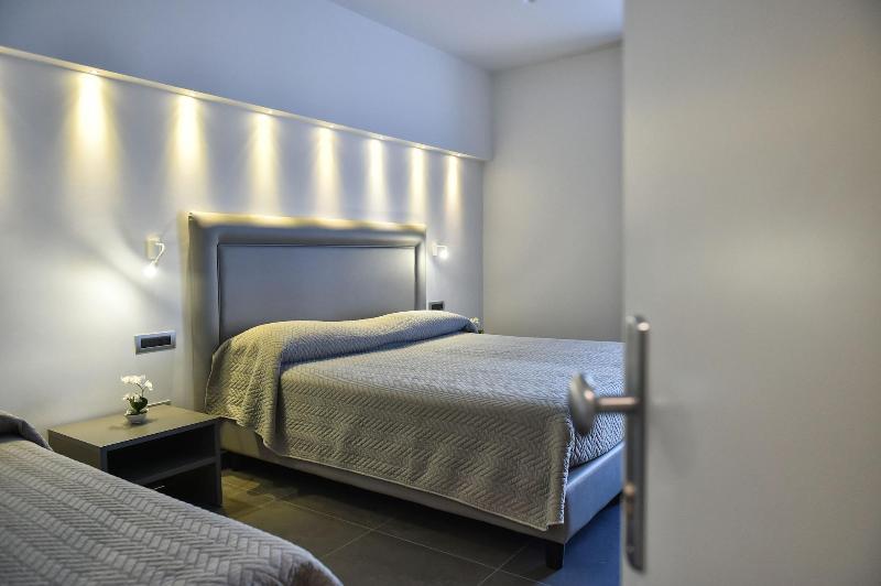 Pompei Inn Ruins Luxury Suites image