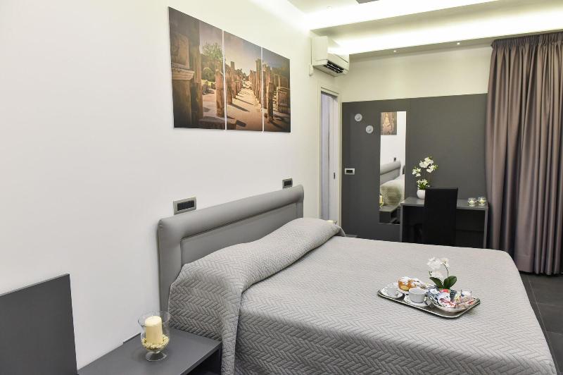 Pompei Inn Ruins Luxury Suites image
