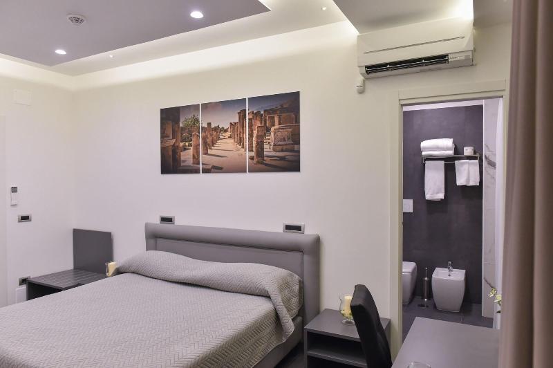 Pompei Inn Ruins Luxury Suites image
