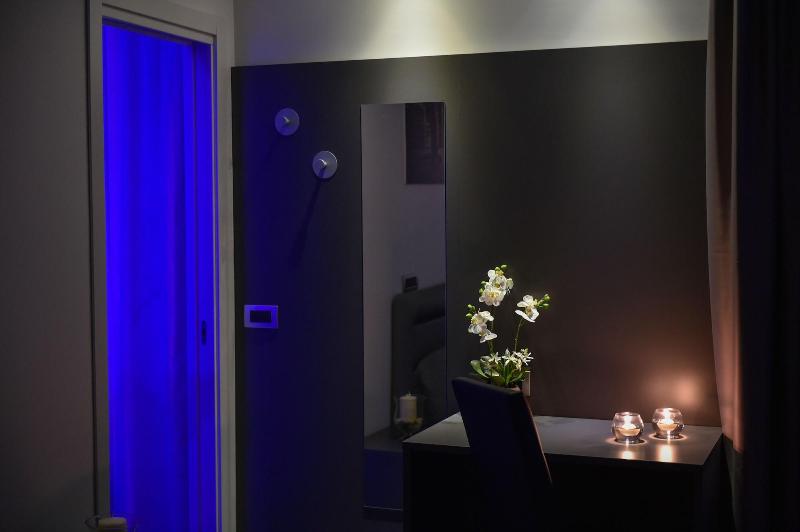 Pompei Inn Ruins Luxury Suites image