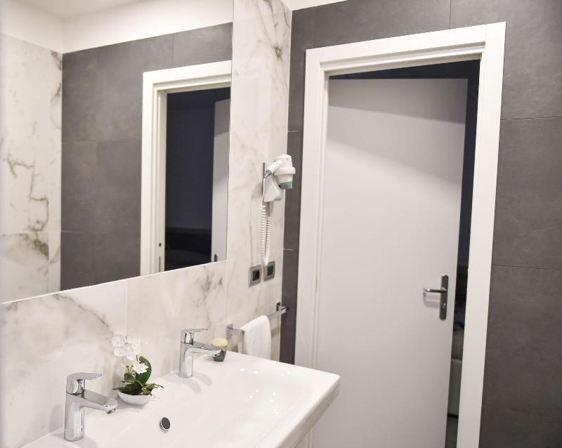 Pompei Inn Ruins Luxury Suites image