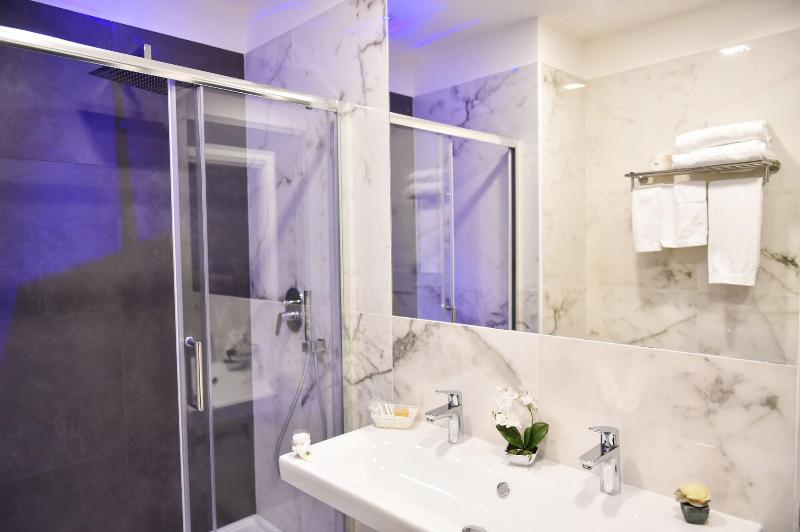 Pompei Inn Ruins Luxury Suites image