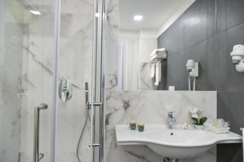 Pompei Inn Ruins Luxury Suites image