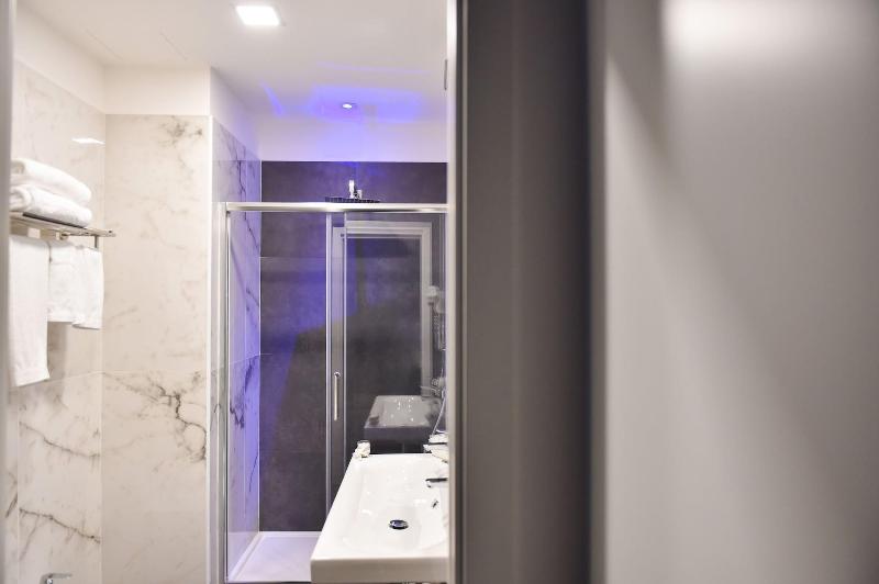 Pompei Inn Ruins Luxury Suites image