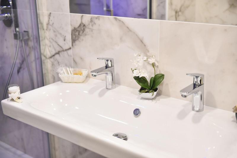 Pompei Inn Ruins Luxury Suites image