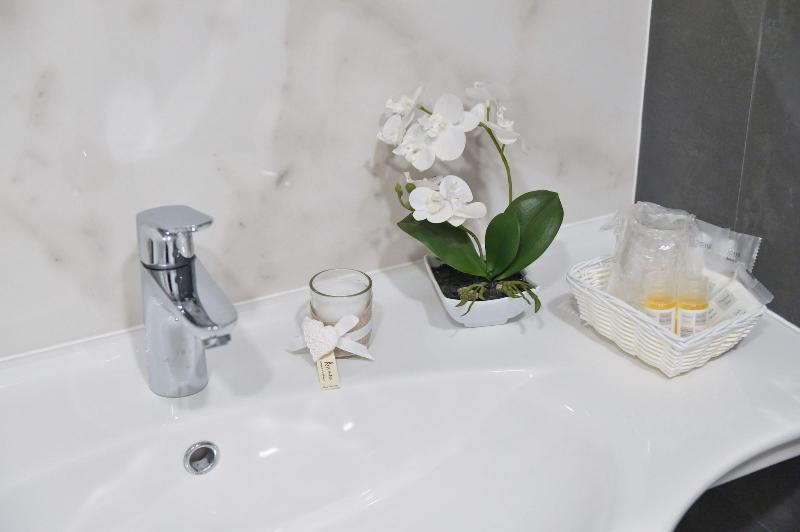 Pompei Inn Ruins Luxury Suites image