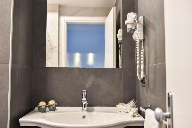 Pompei Inn Ruins Luxury Suites image