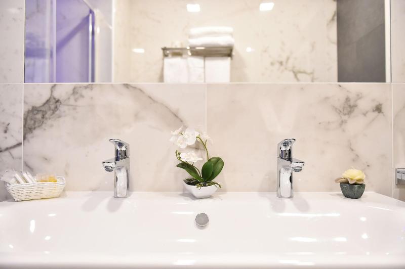Pompei Inn Ruins Luxury Suites image