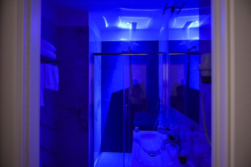 Pompei Inn Ruins Luxury Suites image