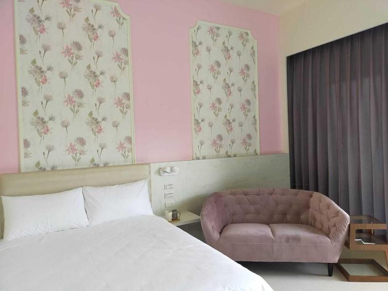 Chulu Manor Hotel image