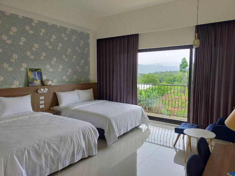 Chulu Manor Hotel image