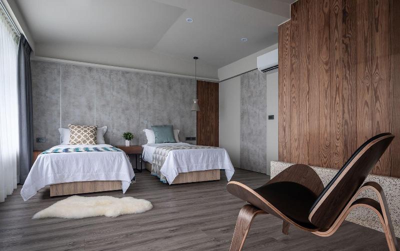 Two Easy Inn image