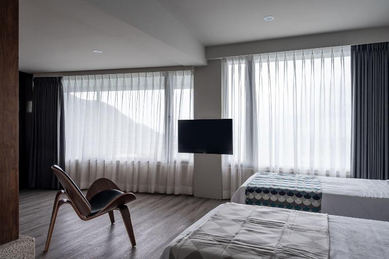 Two Easy Inn image