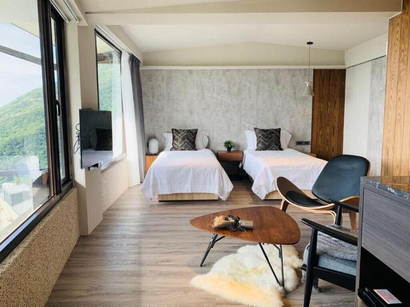 Two Easy Inn image