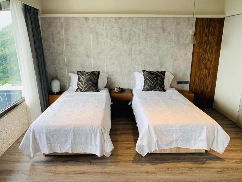 Two Easy Inn image