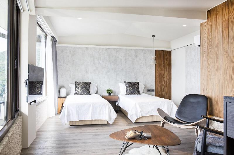 Two Easy Inn image