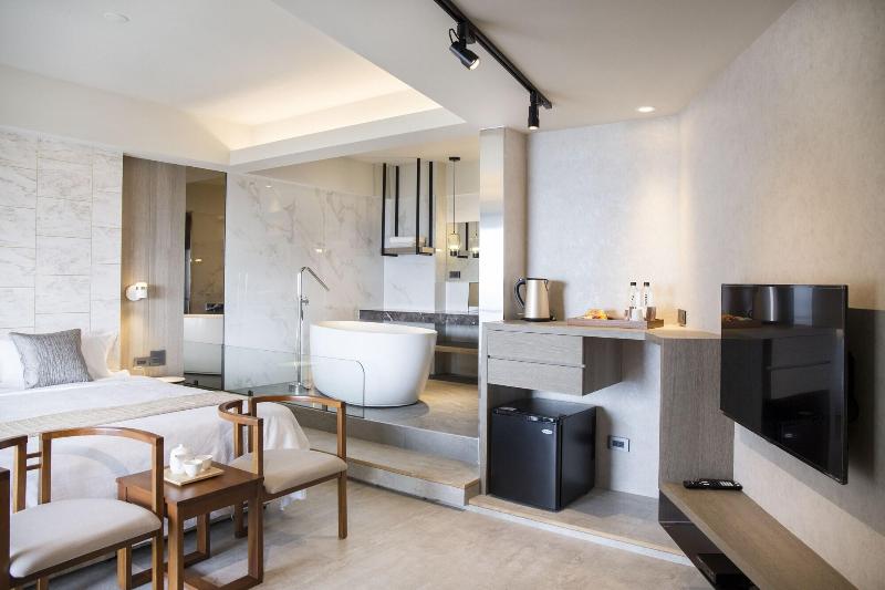 Two Easy Inn image
