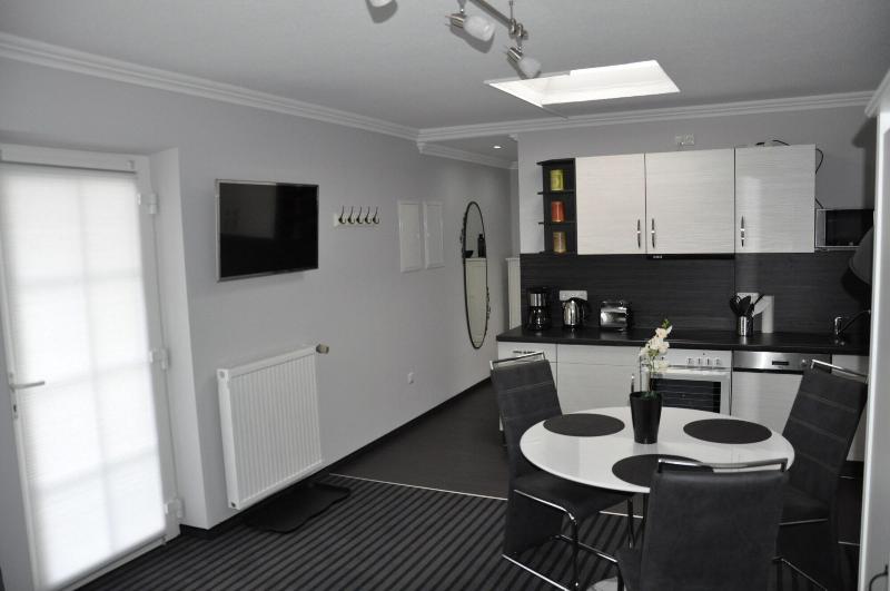 Pension & Ferienwohnungen Schneidereit image