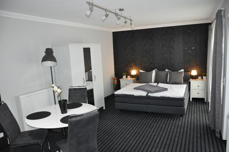 Pension & Ferienwohnungen Schneidereit image