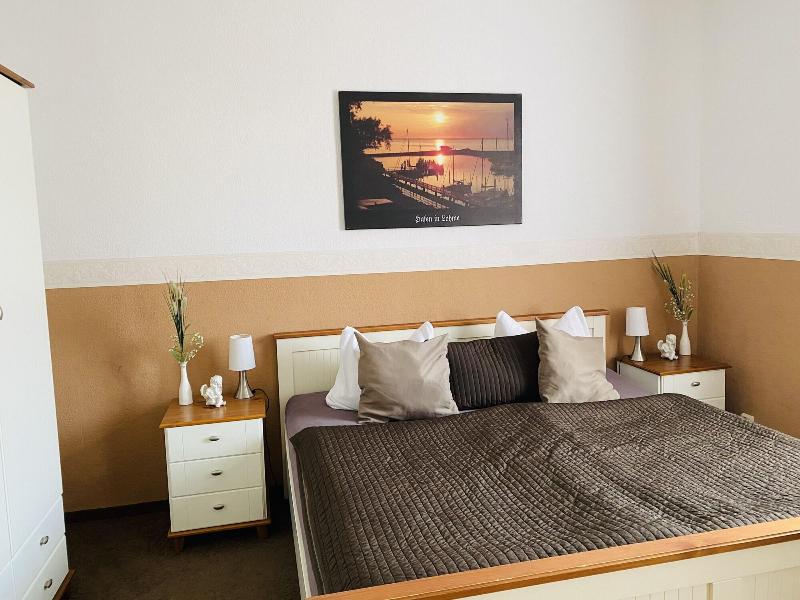 Pension & Ferienwohnungen Schneidereit image