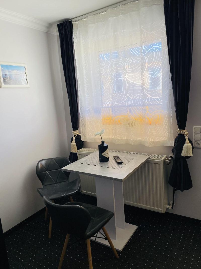 Pension & Ferienwohnungen Schneidereit image