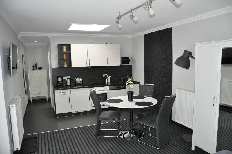 Pension & Ferienwohnungen Schneidereit image