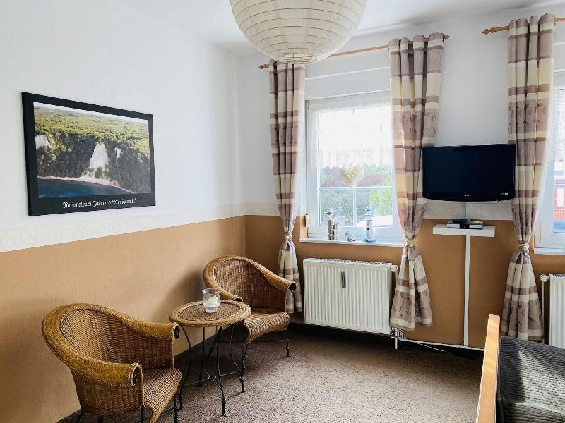 Pension & Ferienwohnungen Schneidereit image