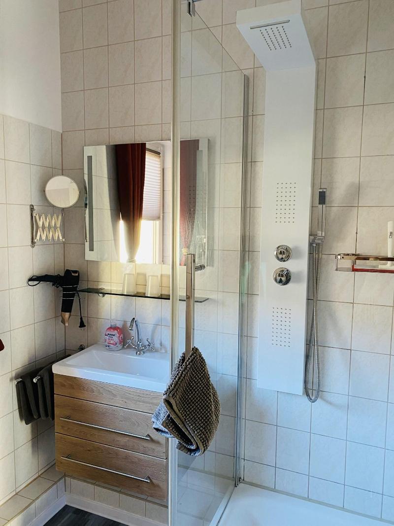 Pension & Ferienwohnungen Schneidereit image
