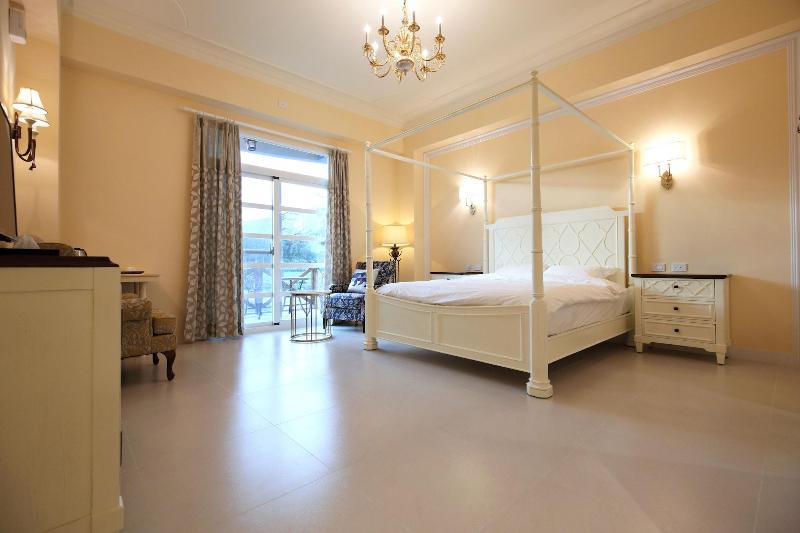 Serrado Manor image