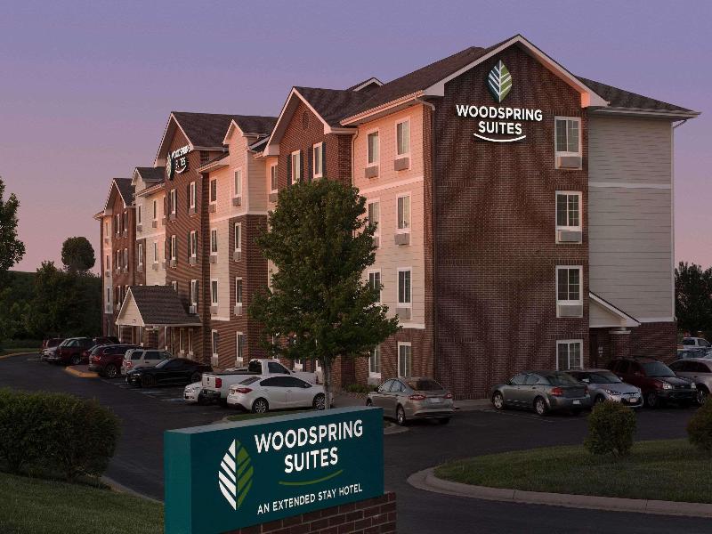 Woodspring Suites Kansas City Lenexa image