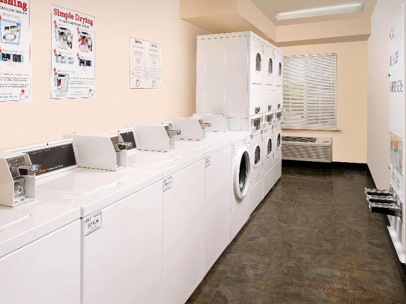 Woodspring Suites Kansas City Lenexa image